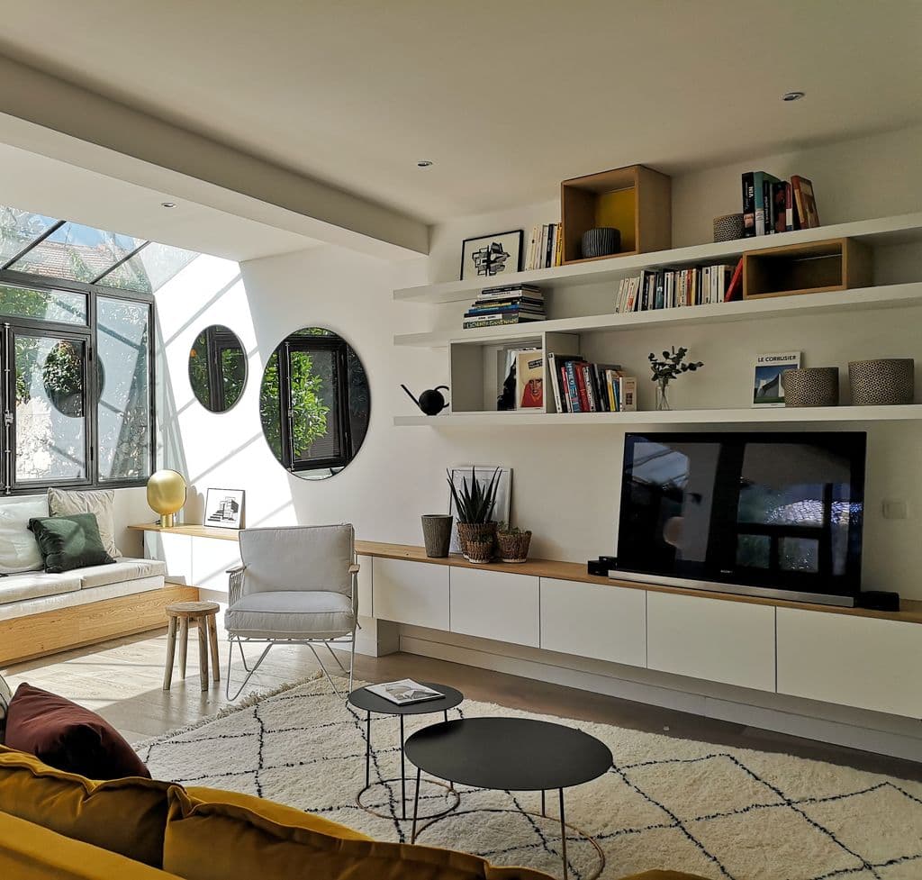 renovation maison marseille bibliotheque coin tv.jpg