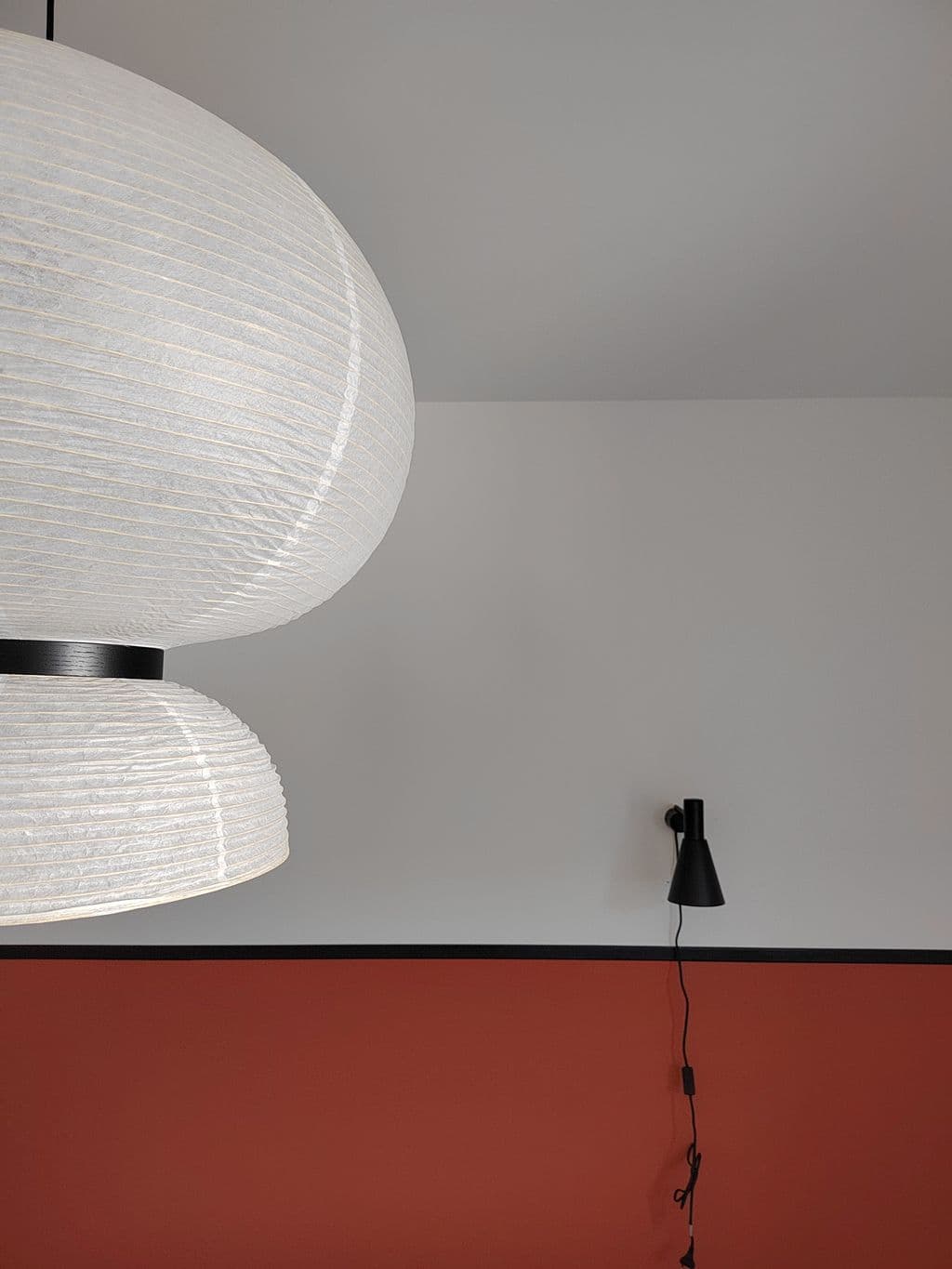 suspension formakami et tete de lit peinte en couleur.jpg