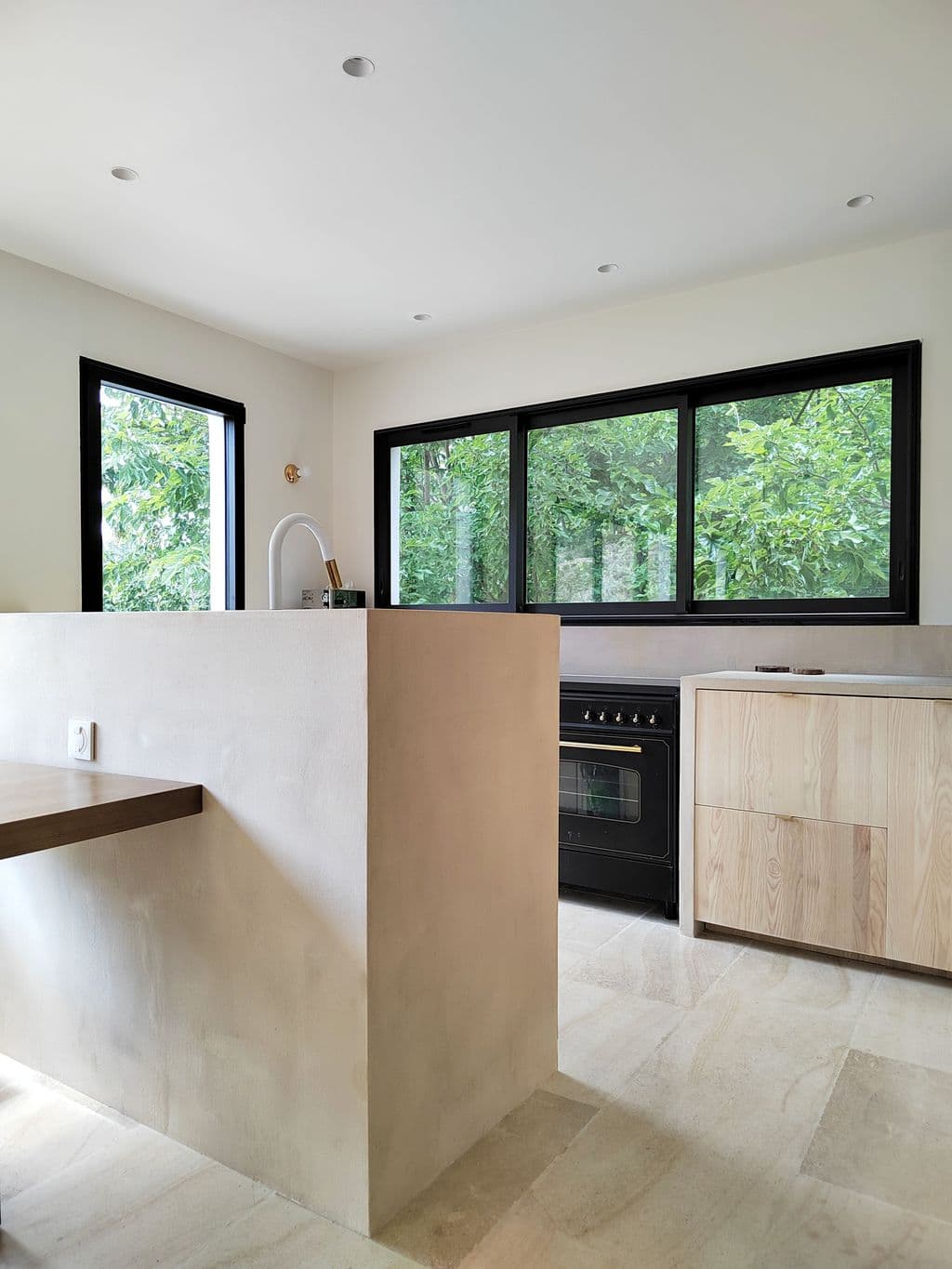 extension cuisine a eoures marseille cuisine maconnee et facades en frene.jpg