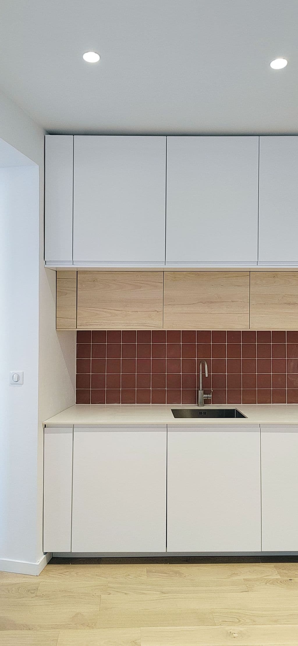 renovation appartement traversant marseille cuisine ikea blanche et bois.jpg