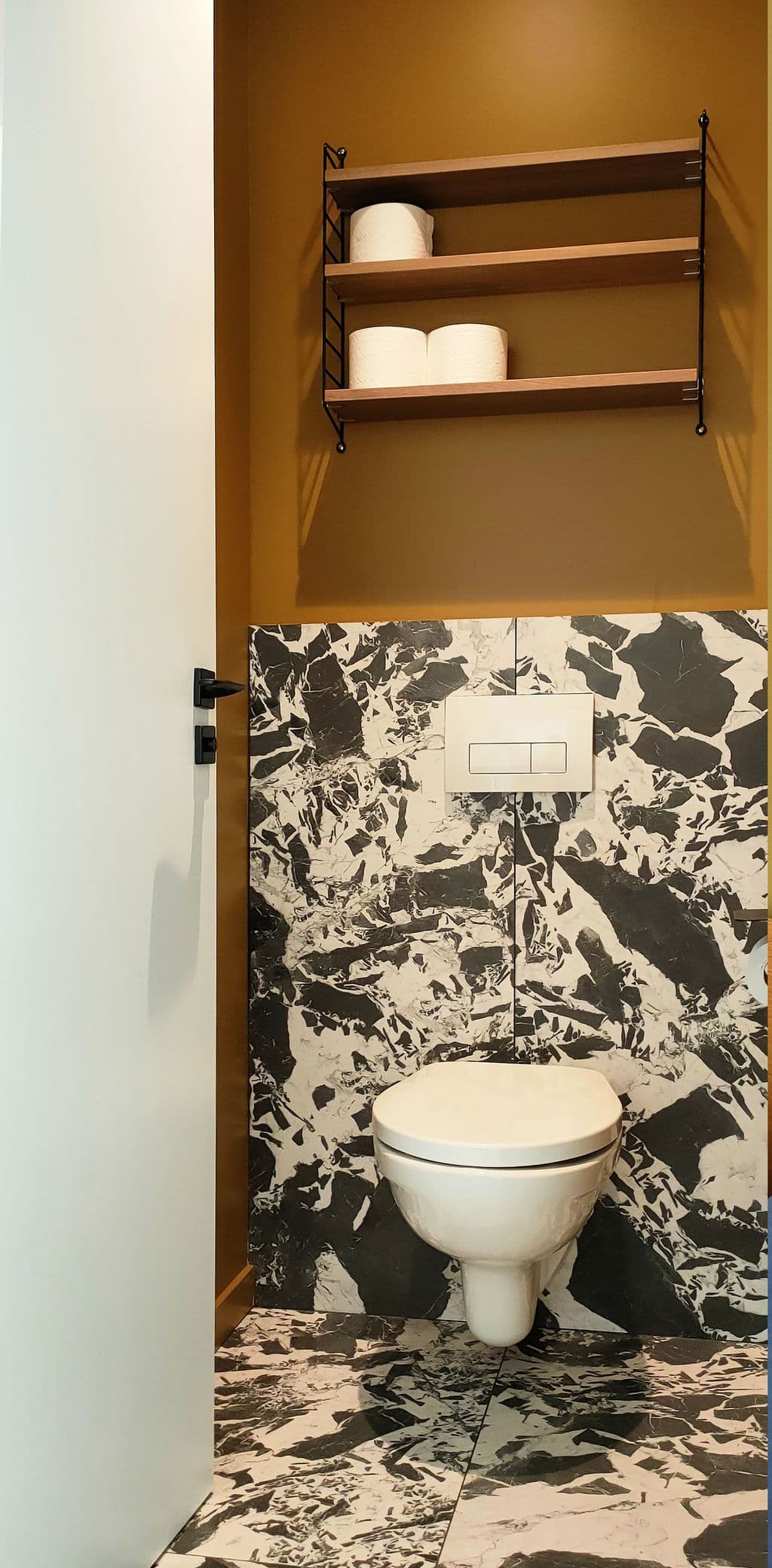 renovation maison et amenagement extension aubagne wc carrelage noir et blanc supreme 41042.jpg