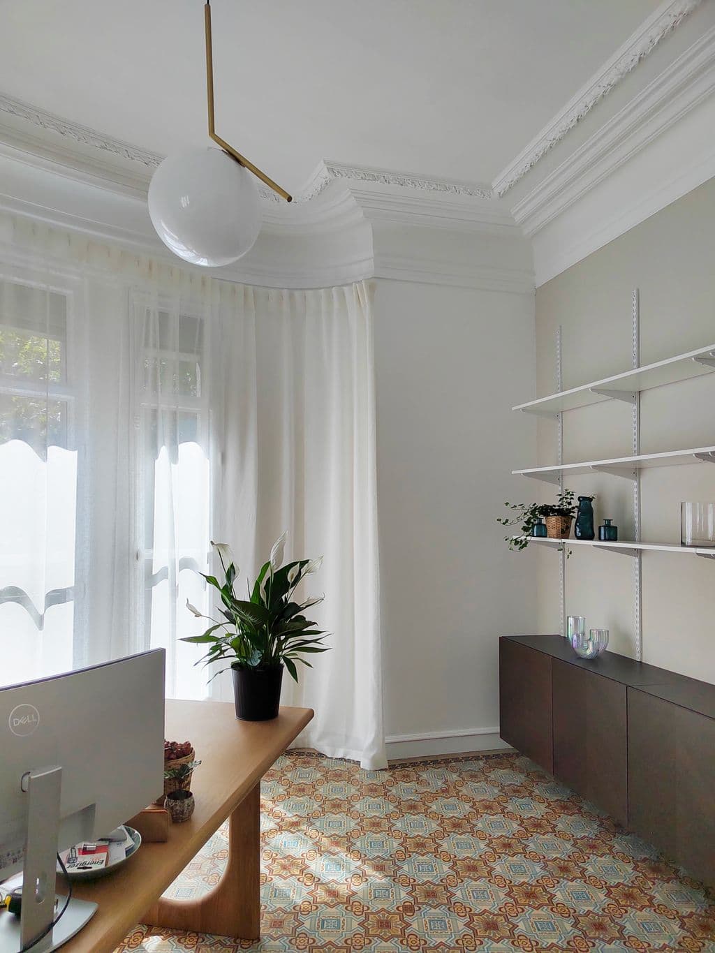 renovation rue paradis bibliotheque sur mesure avec etageres sur cremailleres.jpg