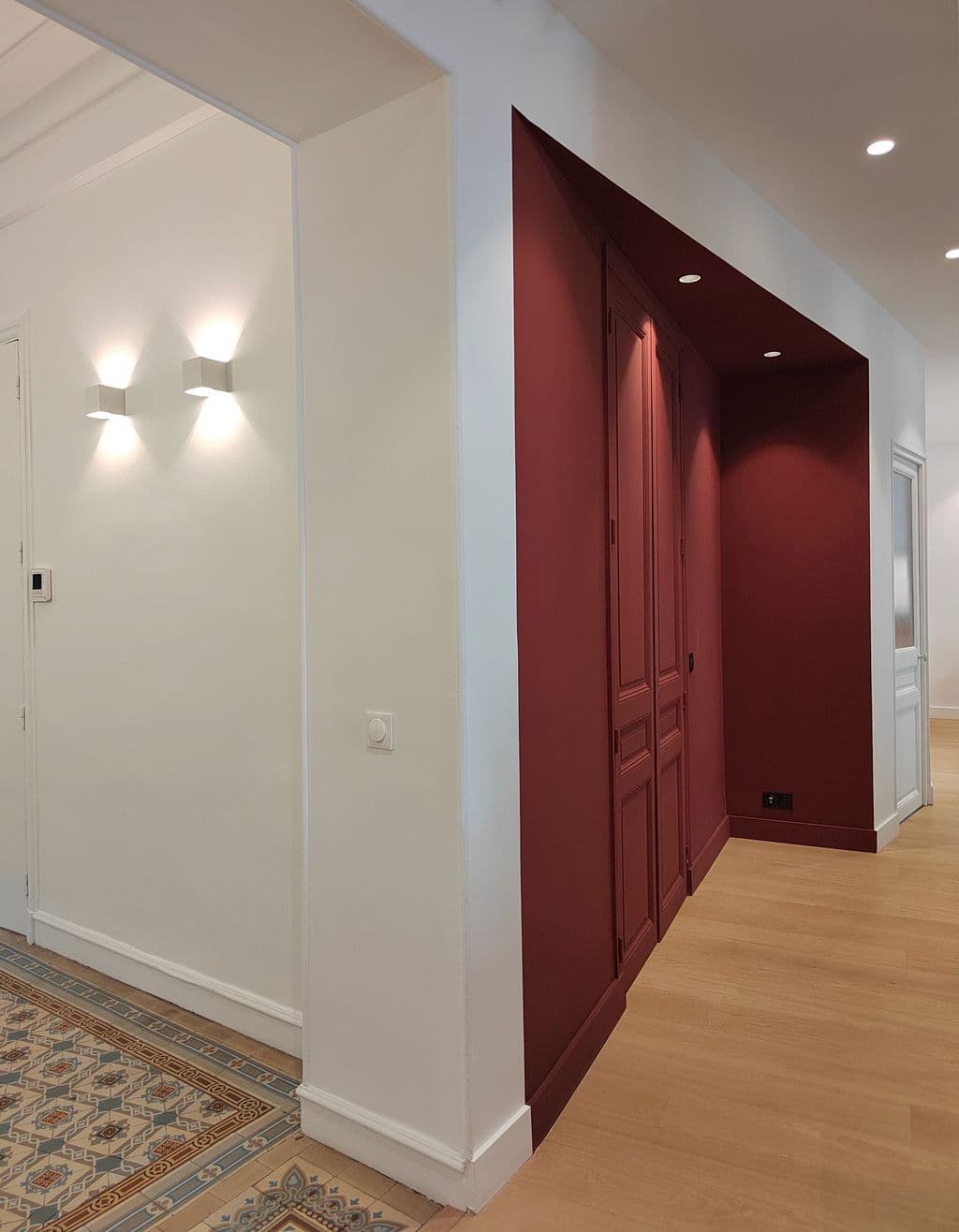 renovation rue paradis volume architectural peint en bordeau.jpg